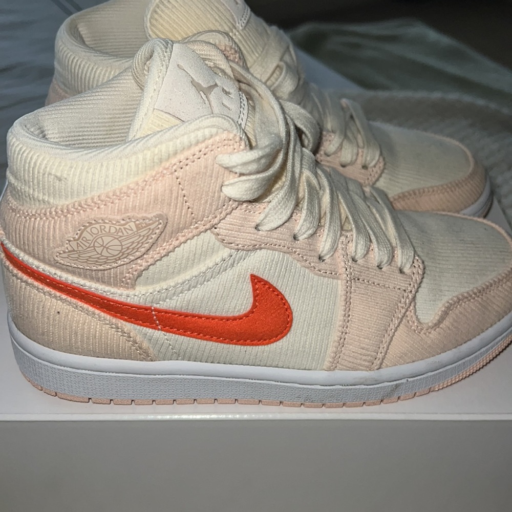 Nike womens Air Jordan mid SE corduroy Sail  Orange Quartz size 6